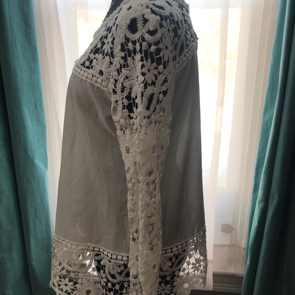 Blouse - Picture 2 of 3